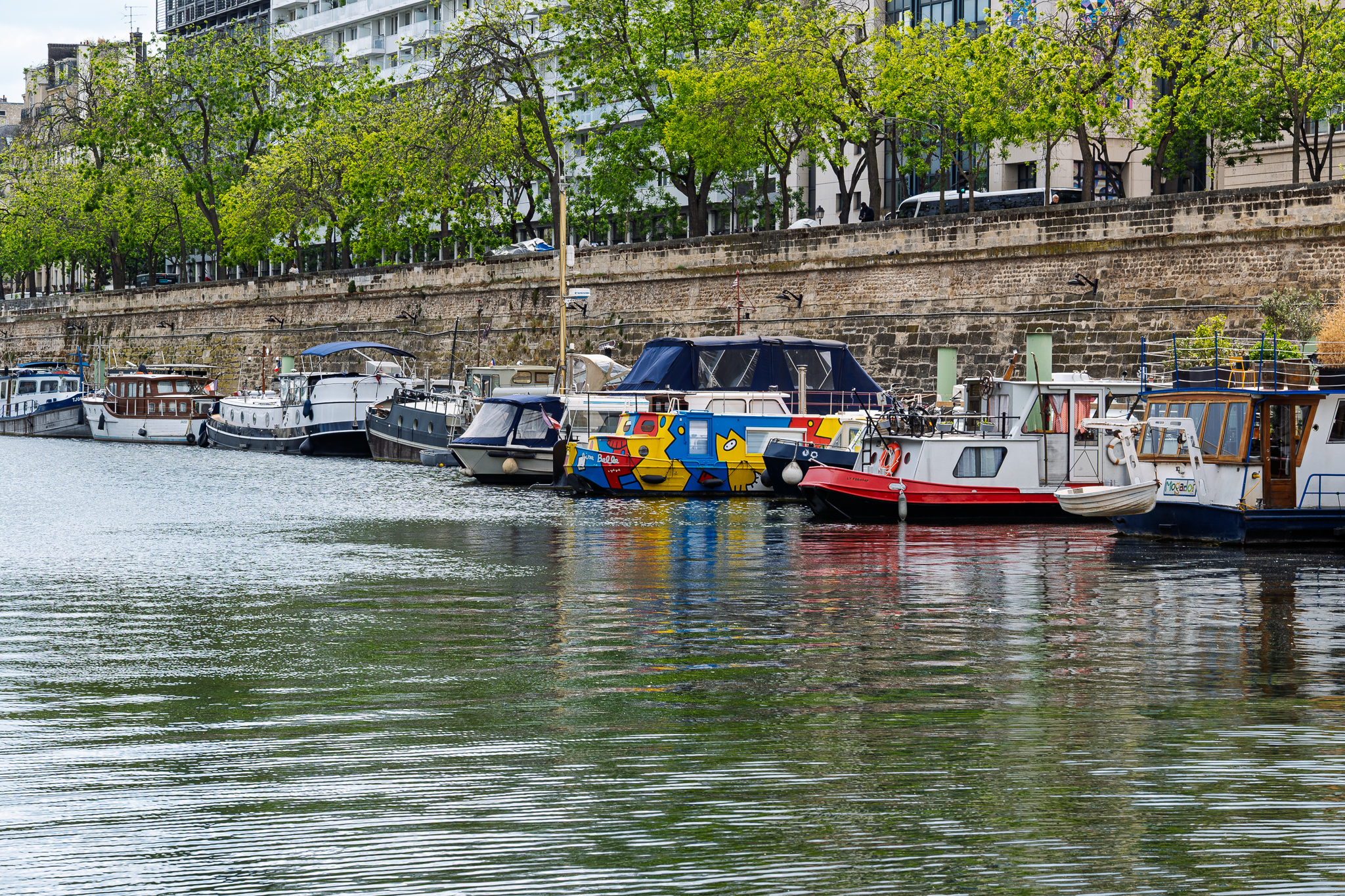 Canal Saint Martin och högra stranden