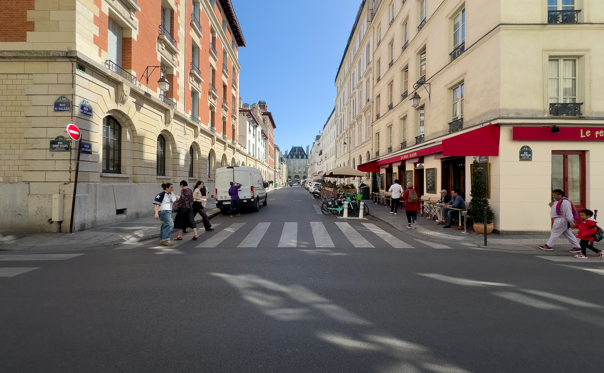 Från Canal Saint-Martin via Place de la République till Marais